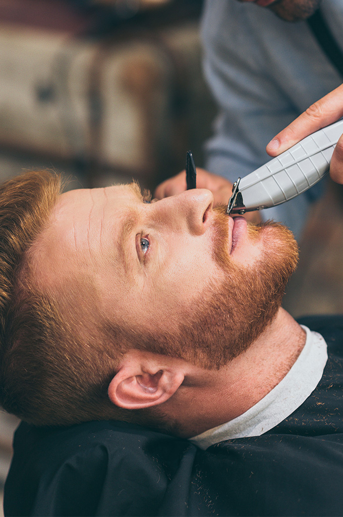 male-barber-trimming-customers-beard-in-barber-sho-NFRK89B Gents Services